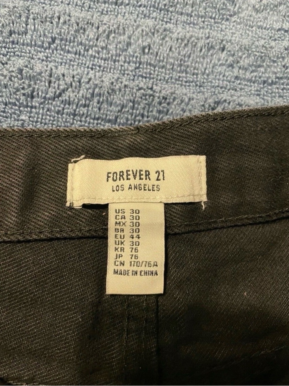 Forever 21 Black Denim Distressed High Rise Cut Off Frayed Hem Shorts Size 30 - Picture 6 of 6